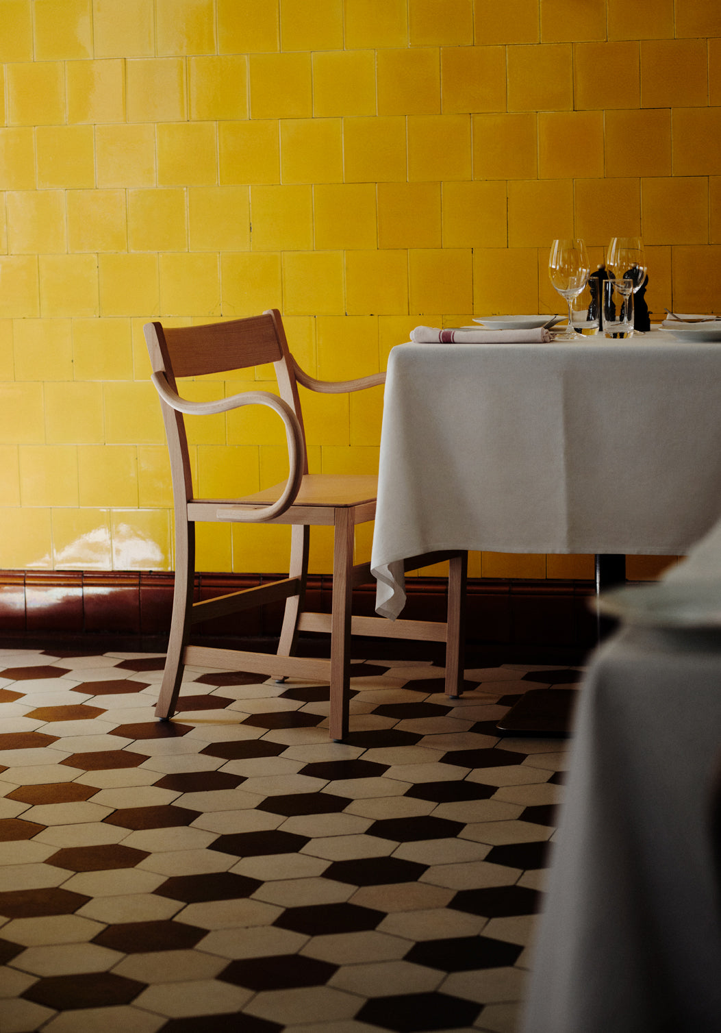 Waiter XL Armchair
