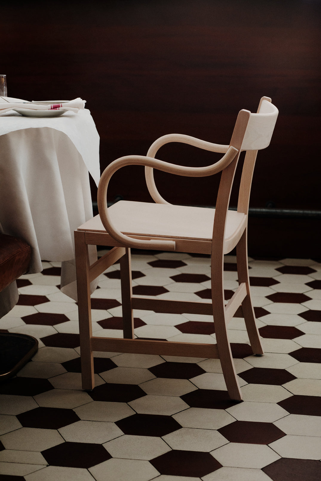 Waiter XL Armchair