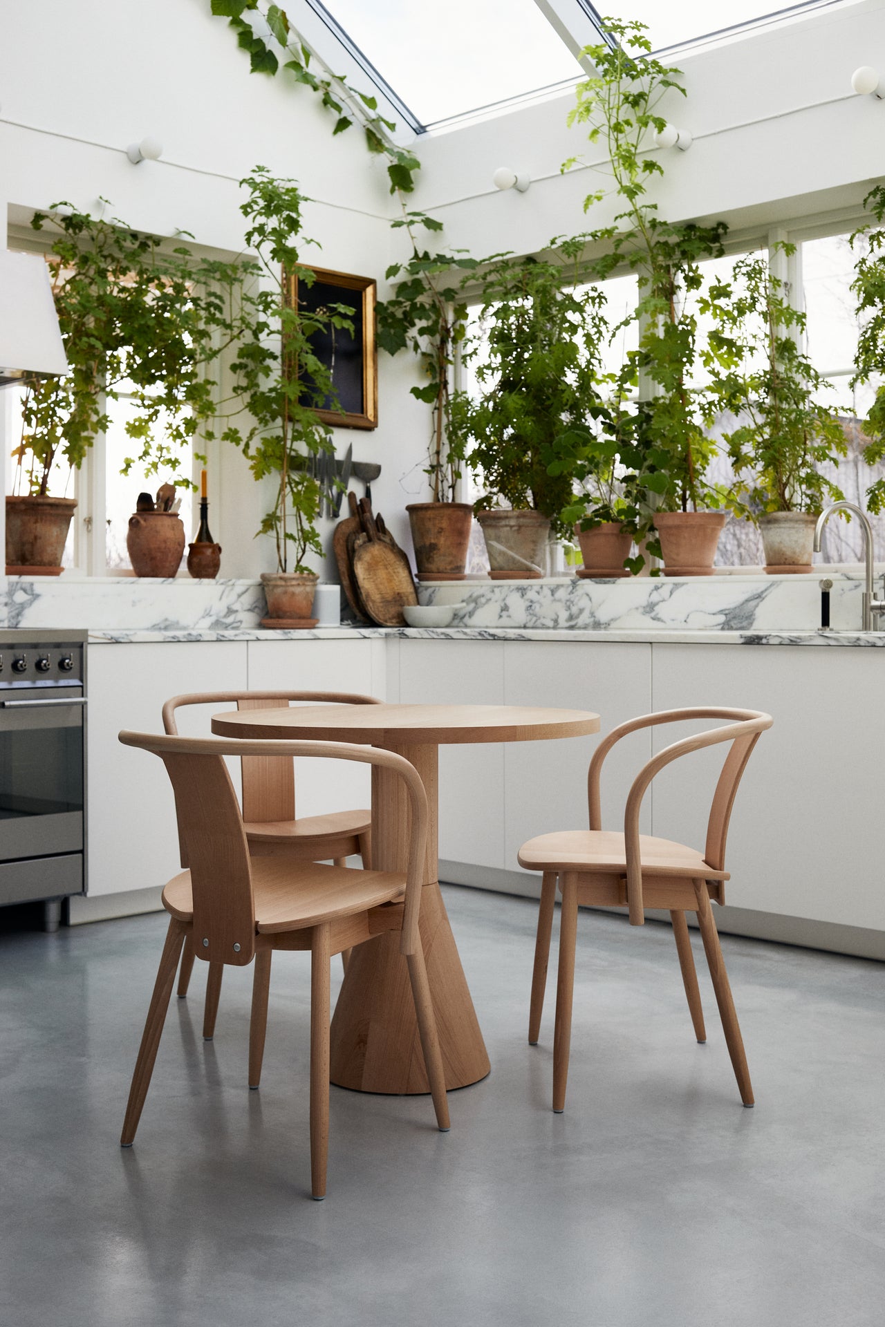 Draft Dining Table Ø700